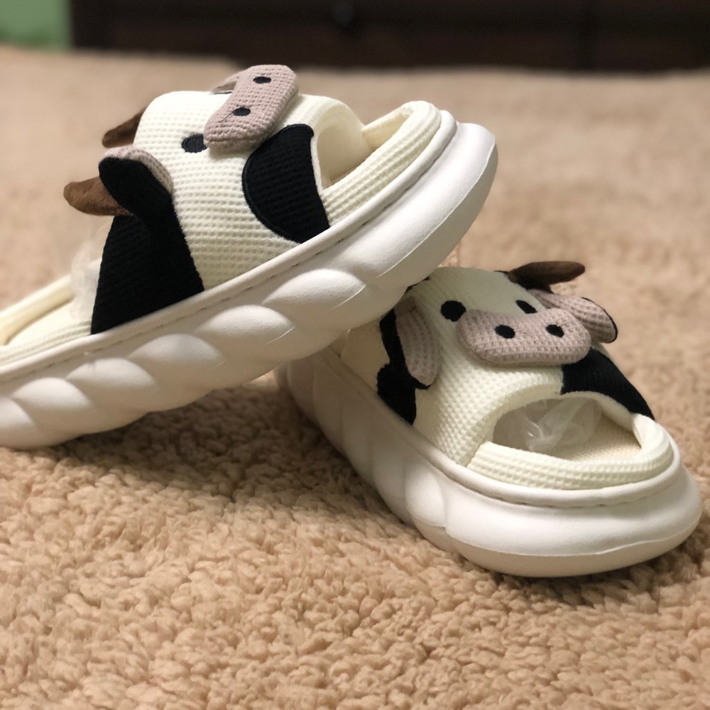 Brand new Cute cow indoor slippers (unisex)